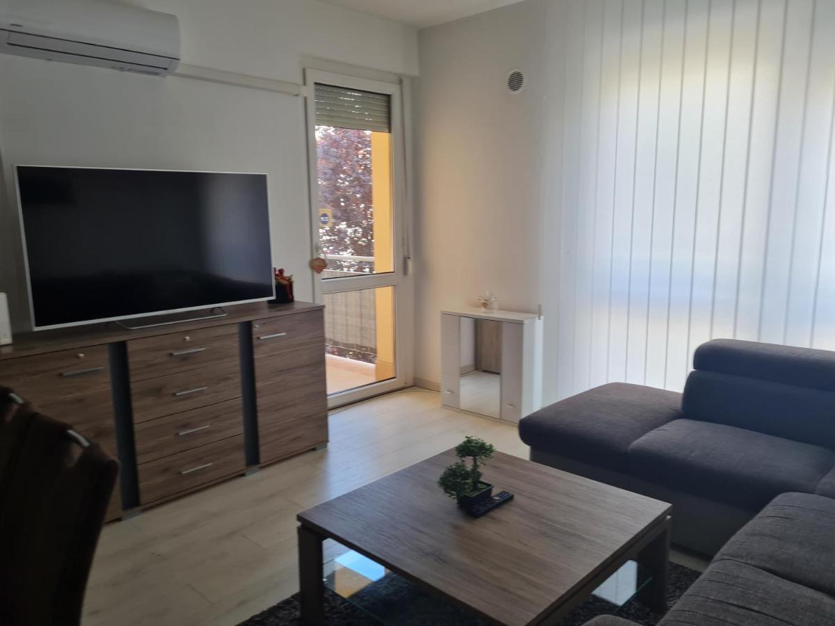 Urban Apartman Apartment Мисколк Екстериор снимка